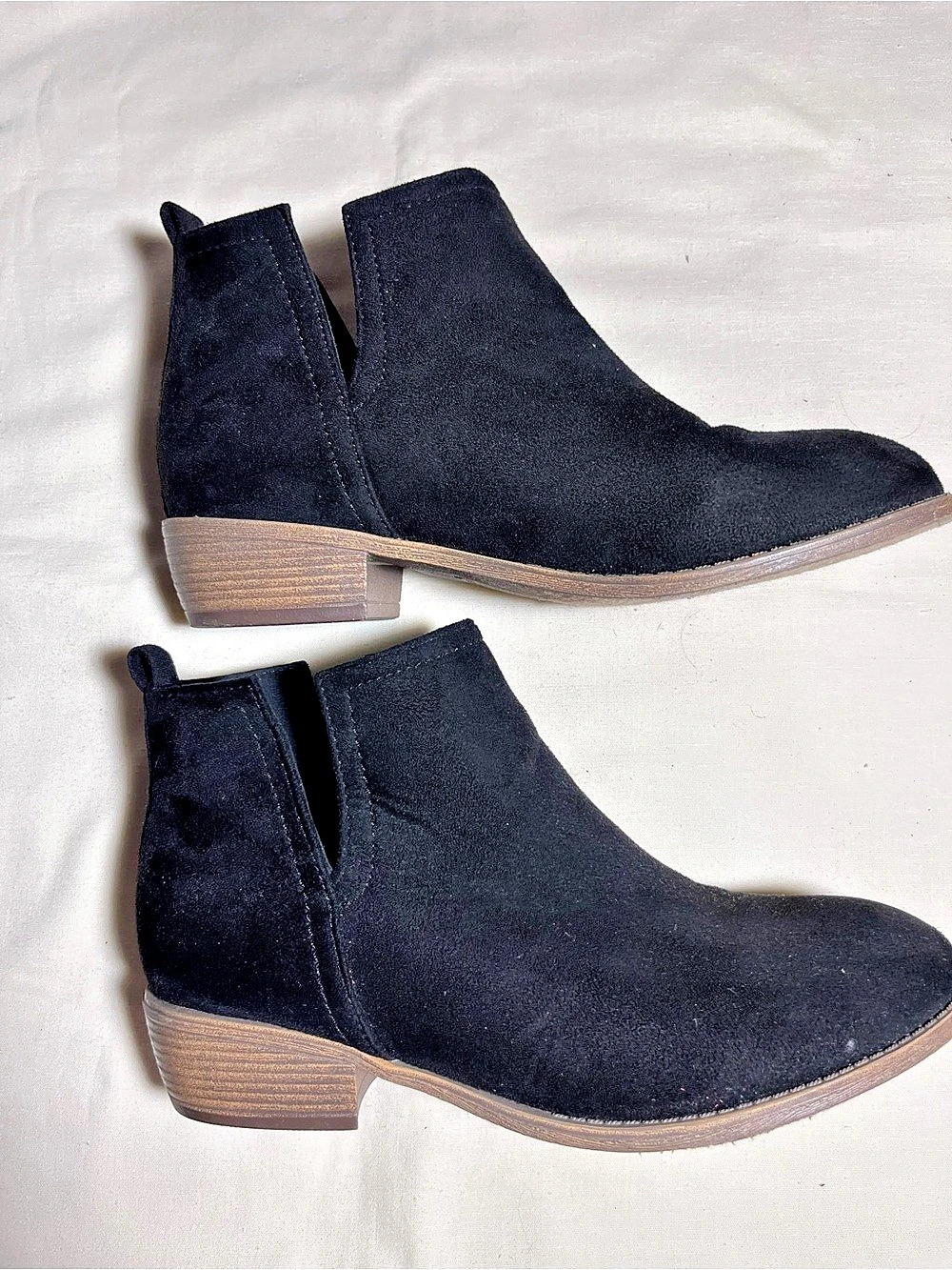 Journee Collection Black Faux Suede ankle boots US 8.5